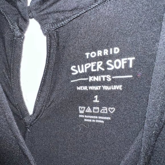 Torrid Super Soft tear drop back black blouse Size 1 - Picture 3 of 6